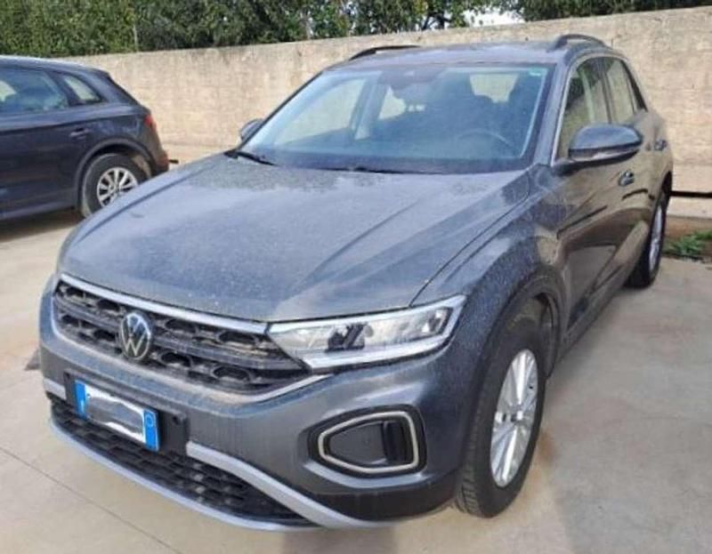 Usata VW T-Roc Life 110 CV (80 kW) 2023 Indium grey SUV