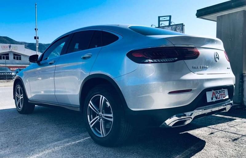 Usata Mercedes GLC220 194 CV (142 kW) 2019 Argento Coupé