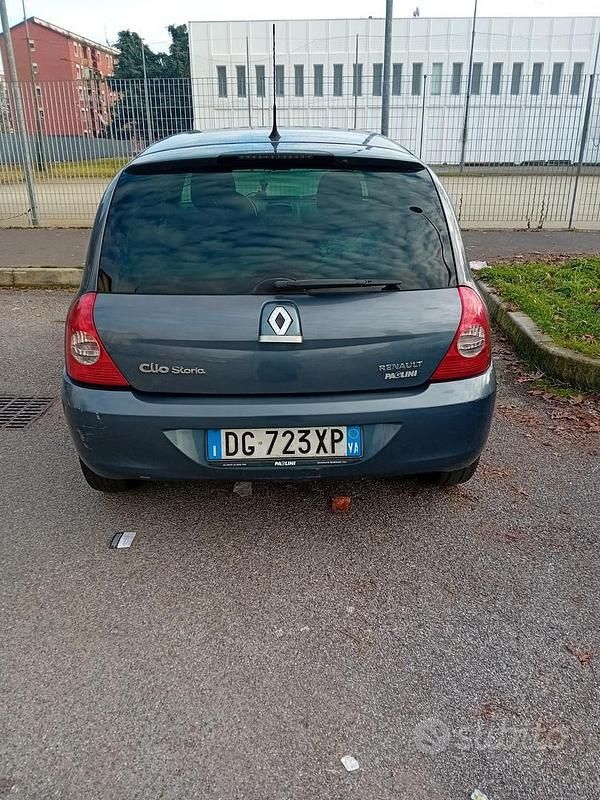 Usata Renault Clio II 75 CV (55 kW) 2007 Grigio Berlina