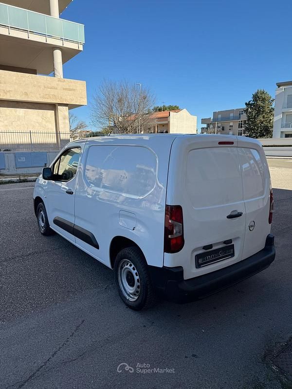 Usata Opel Combo Edition 102 CV (75 kW) 2021 Bianco Monovolume