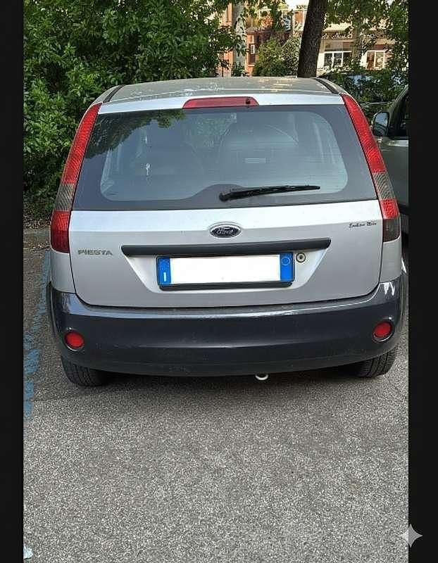 Usata Ford Fiesta Ambiente 75 CV (55 kW) 2007 Berlina
