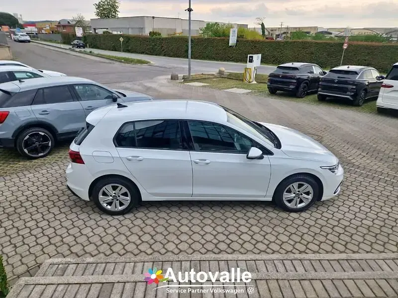 Usata VW Golf VII Life 131 CV (96 kW) 2021 Bianco Utilitaria