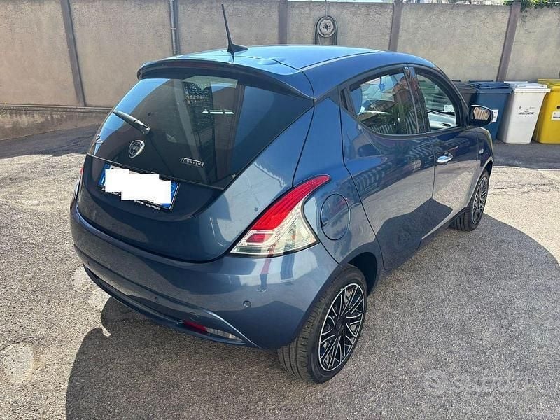 Usata Lancia Ypsilon Gold 69 CV (50 kW) 2022 Blu Utilitaria