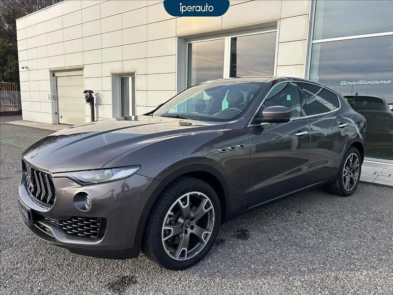 Usata Maserati Levante 250 CV (183 kW) 2021 Grigio metallizzato SUV