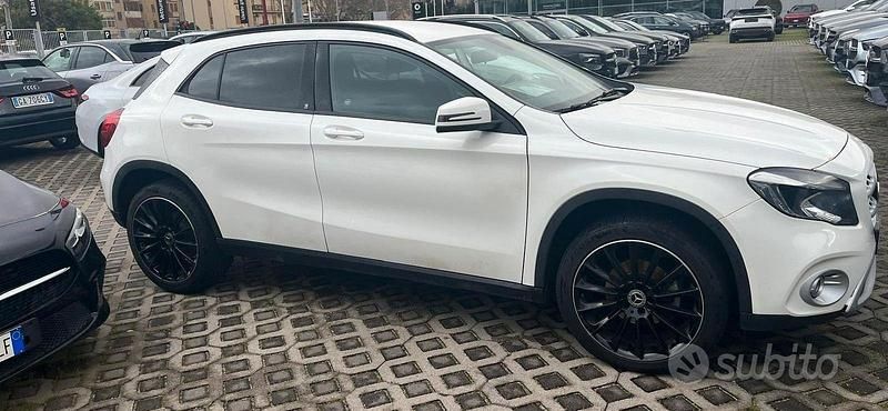 Usata Mercedes GLA200 143 CV (105 kW) 2018 Bianco SUV