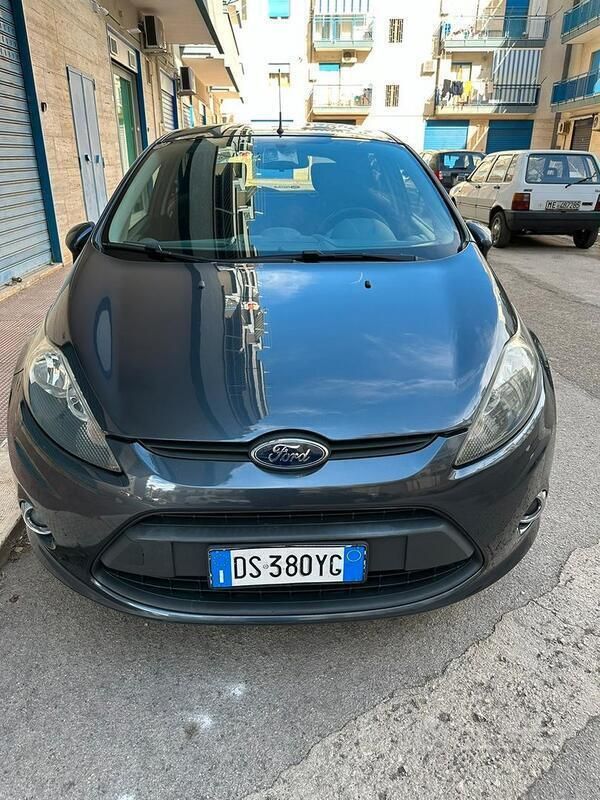 Blu Usata 2009 Ford Fiesta Due volumi | 4300 € (Molto cara) - Immagine 1/4