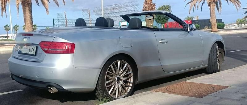 Argento Usata 2010 Audi A5 Cabriolet Ambiente Cabrio | 9900 € (Buon prezzo) - Immagine 1/4