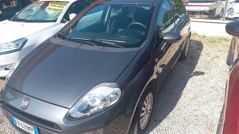 Usata Fiat Punto Lounge 69 CV (50 kW) 2016 Grigio Utilitaria