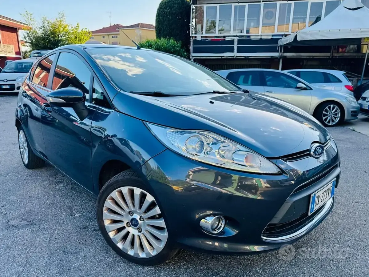 Usata Ford Fiesta 68 CV (50 kW) 2009 Nero Berlina