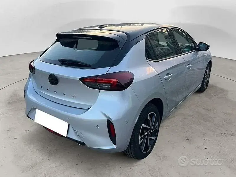 Usata Opel Corsa 101 CV (74 kW) 2025 Grigio Berlina