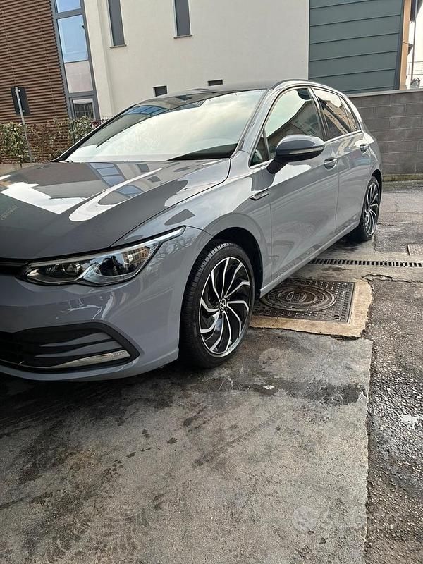 Usata VW Golf VIII Style 131 CV (96 kW) 2021 Grigio Berlina