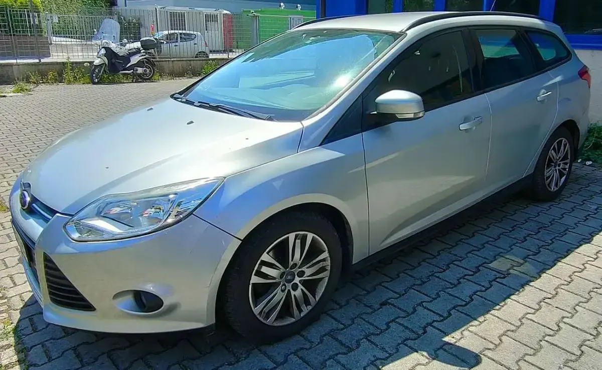 Usata Ford Focus 95 CV (69 kW) 2011 Argento Station wagon