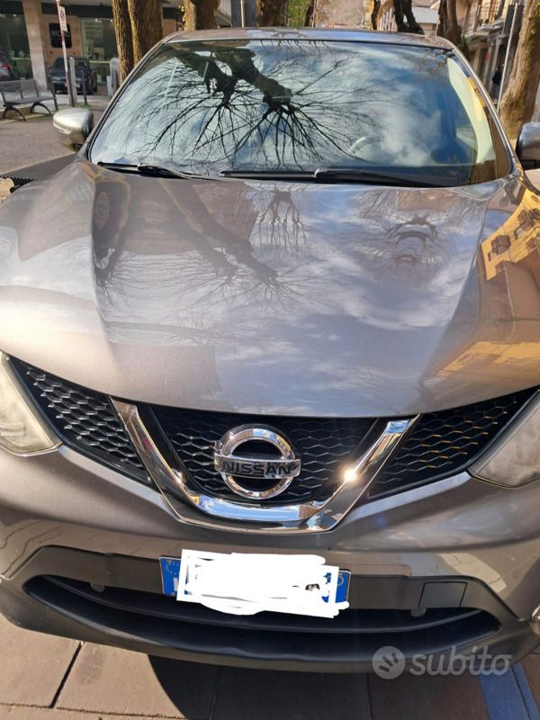 Usata Nissan Qashqai Tekna 116 CV (85 kW) 2016 Grigio SUV
