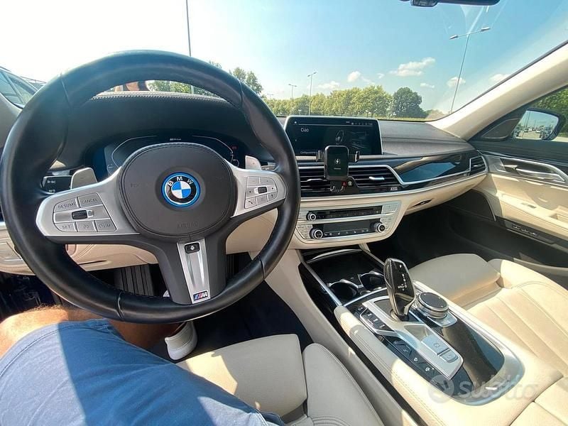 Usata BMW 745e Luxury Line 395 CV (290 kW) 2022 Blu Berlina