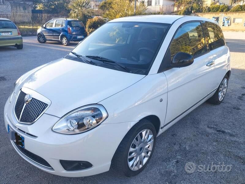 Usata Lancia Ypsilon 69 CV (50 kW) 2011 Utilitaria