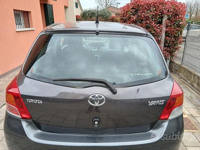 Usata Toyota Yaris Sol 2010 Grigio Utilitaria