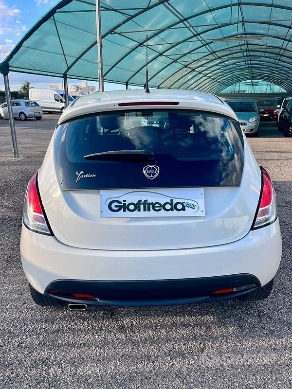 Usata Lancia Ypsilon S 95 CV (69 kW) 2013 Bianco Utilitaria