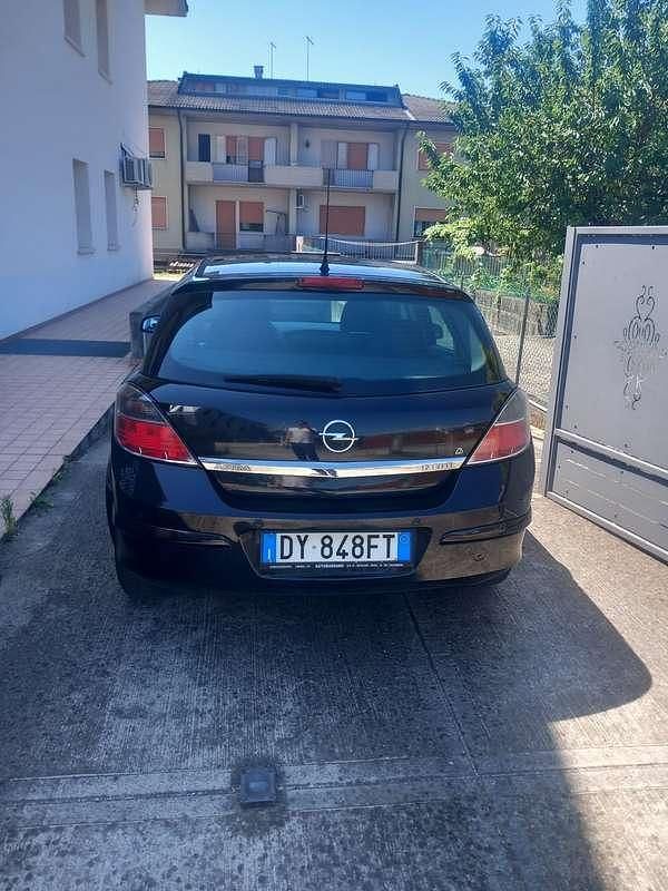 Usata Opel Astra Cosmo 110 CV (80 kW) 2009 Berlina