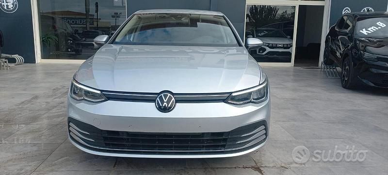 Usata VW Golf VIII Life 115 CV (84 kW) 2022 Grigio Berlina