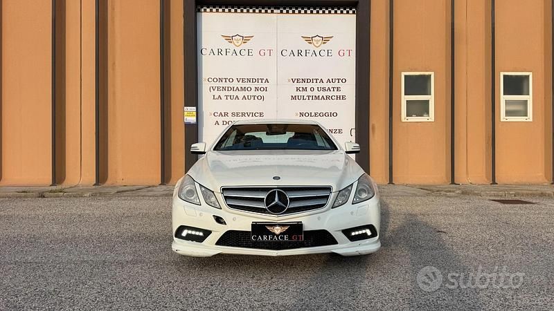 Usata Mercedes E220 170 CV (125 kW) 2011 Bianco Coupé