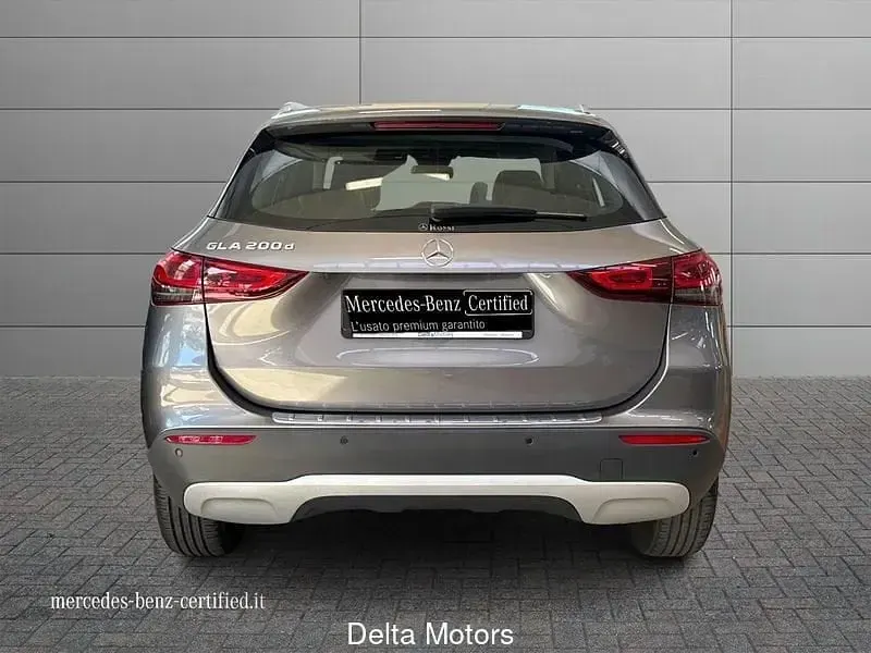 Usata Mercedes GLA200 Business 150 CV (110 kW) 2022 Grigio montagna SUV