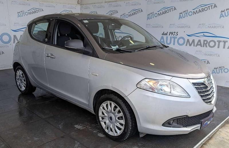 Usata Lancia Ypsilon 69 CV (50 kW) 2013 Grigio Utilitaria