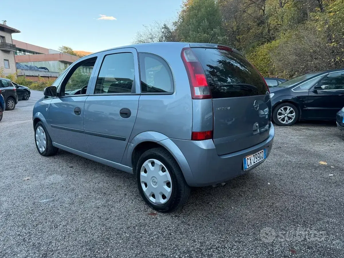 Usata Opel Meriva Enjoy 69 CV (50 kW) 2005 Grigio Monovolume