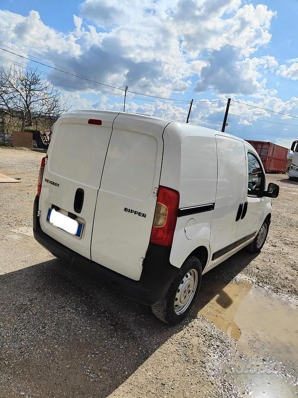 Usata Peugeot Bipper 75 CV (55 kW) 2011 Bianco Monovolume