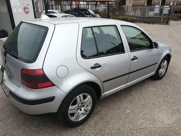 Usata VW Golf IV 101 CV (74 kW) 2002 Grigio Berlina