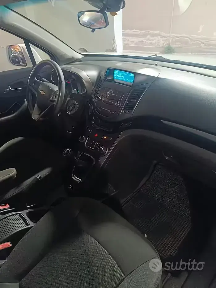 Usata Chevrolet Orlando 141 CV (103 kW) 2011 Bianco Monovolume