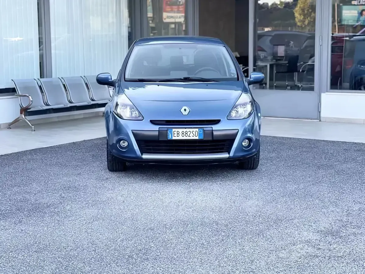 Usata Renault Clio II 75 CV (55 kW) 2010 Blu Berlina