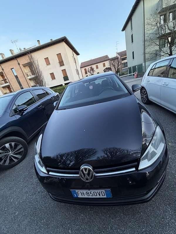 Usata VW Golf VII Highline 110 CV (80 kW) 2017 Berlina