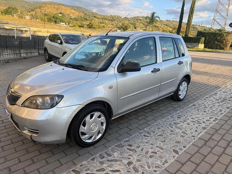 Usata Mazda 2 67 CV (49 kW) 2006 Argento Utilitaria