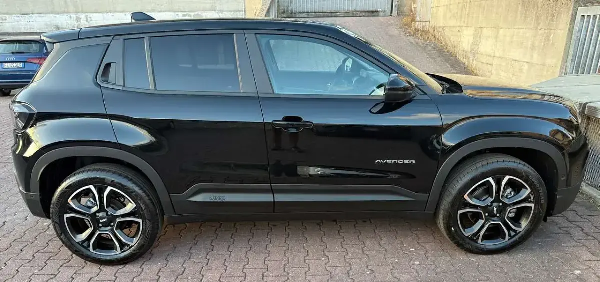 Nuova Jeep Avenger Summit 110 CV (80 kW) 2026 Nero vulcano SUV
