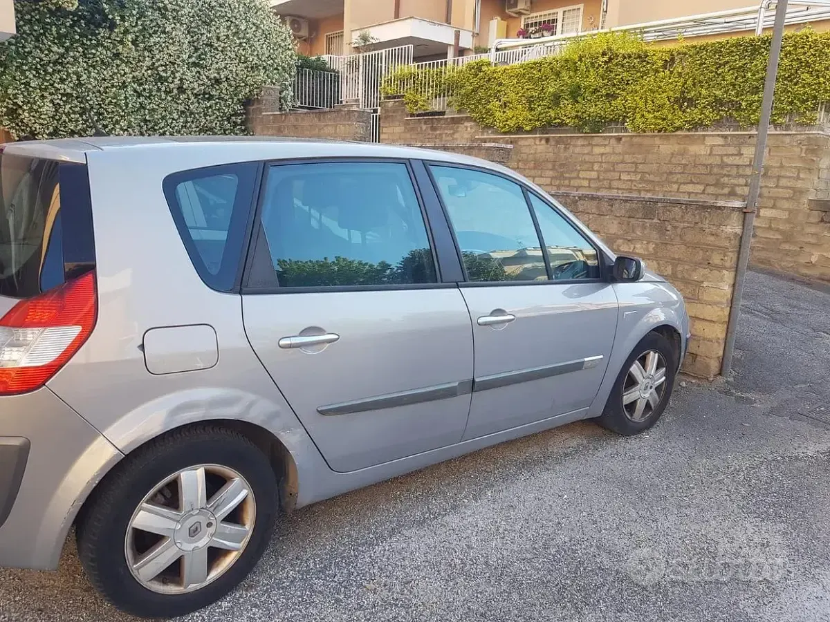 Usata Renault Scénic 120 CV (88 kW) 2005 Grigio Monovolume