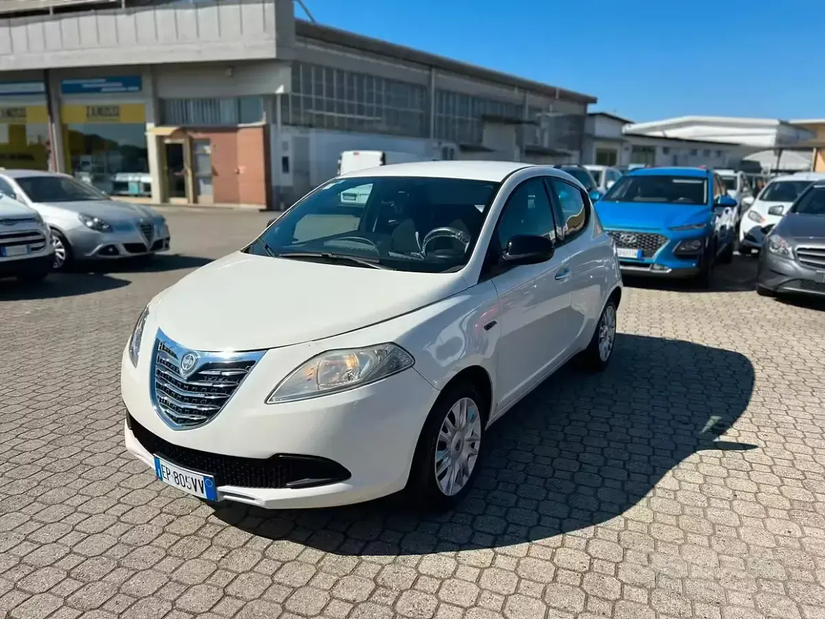 Gebraucht Lancia Ypsilon S 69 PS (50 kW) 2013 Weiß Kleinwagen