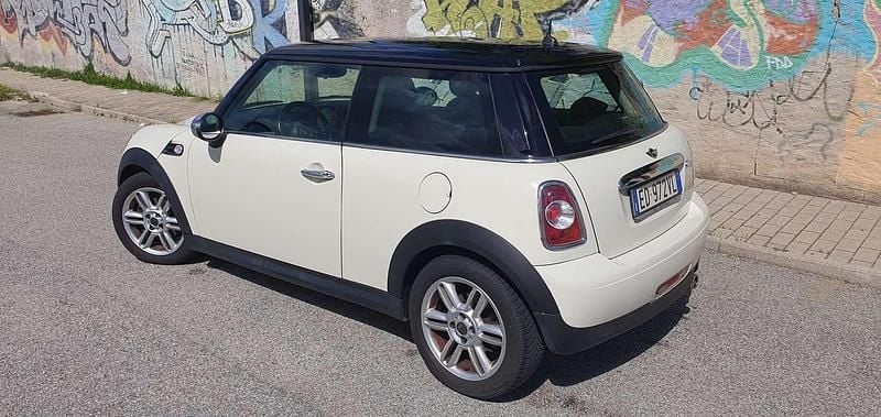 Usata Mini Cooper D 112 CV (82 kW) 2010 Bianco Utilitaria