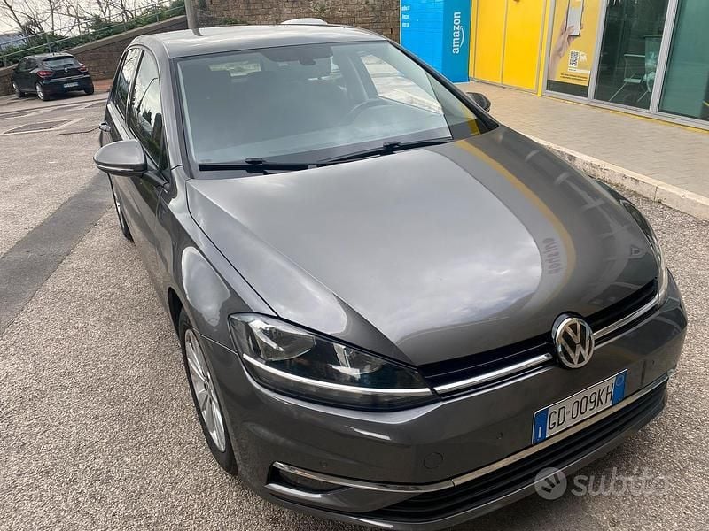 Grigio Usata 2017 VW Golf Tre volumi | 14.999 € - Immagine 1/4