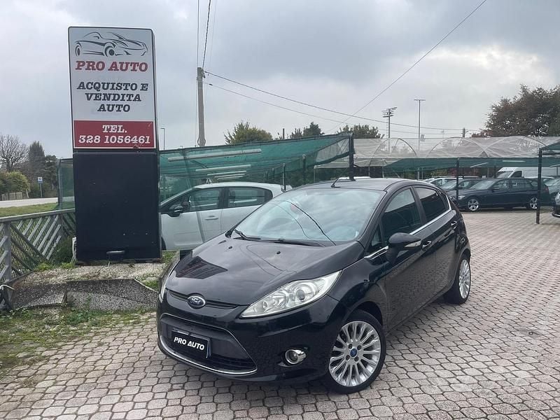 Usata Ford Fiesta Titanium 97 CV (71 kW) 2011 Nero Utilitaria
