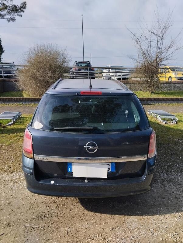 Usata Opel Astra Cosmo 116 CV (85 kW) 2008 Blu/azzurro Station wagon