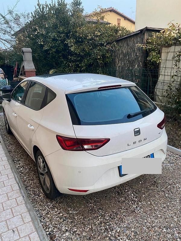 Usata Seat Leon 105 CV (77 kW) 2013 Bianco Berlina