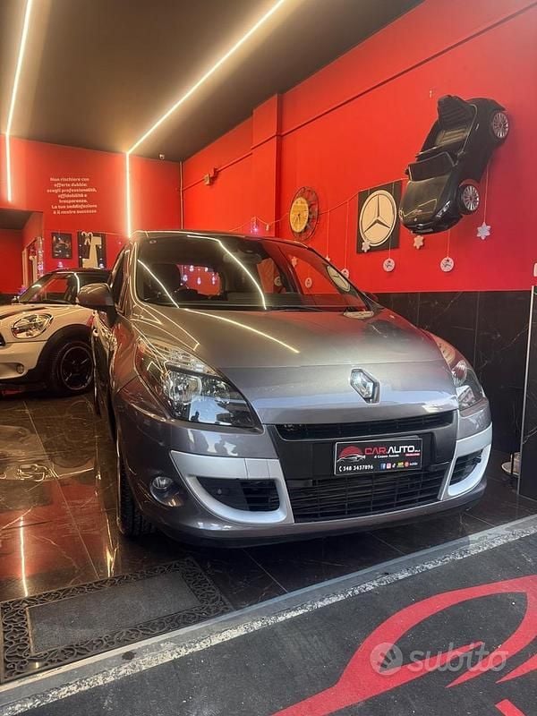 Usata Renault Scénic III Luxe 110 CV (80 kW) 2010 Grigio Monovolume