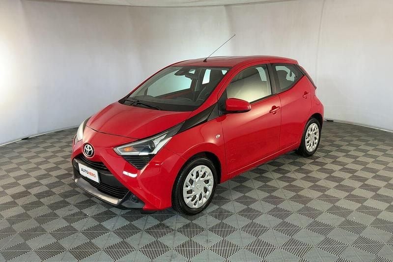 Usado Toyota Aygo X-play 72 CV (52 kW) 2018 Utilitario