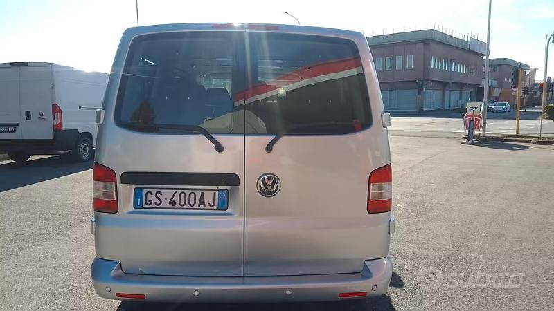 Usata VW Caravelle 140 CV (102 kW) 2011 Grigio Monovolume