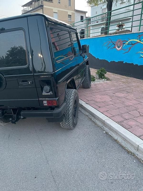 Usata Mercedes G300 88 CV (64 kW) 1982 Nero SUV