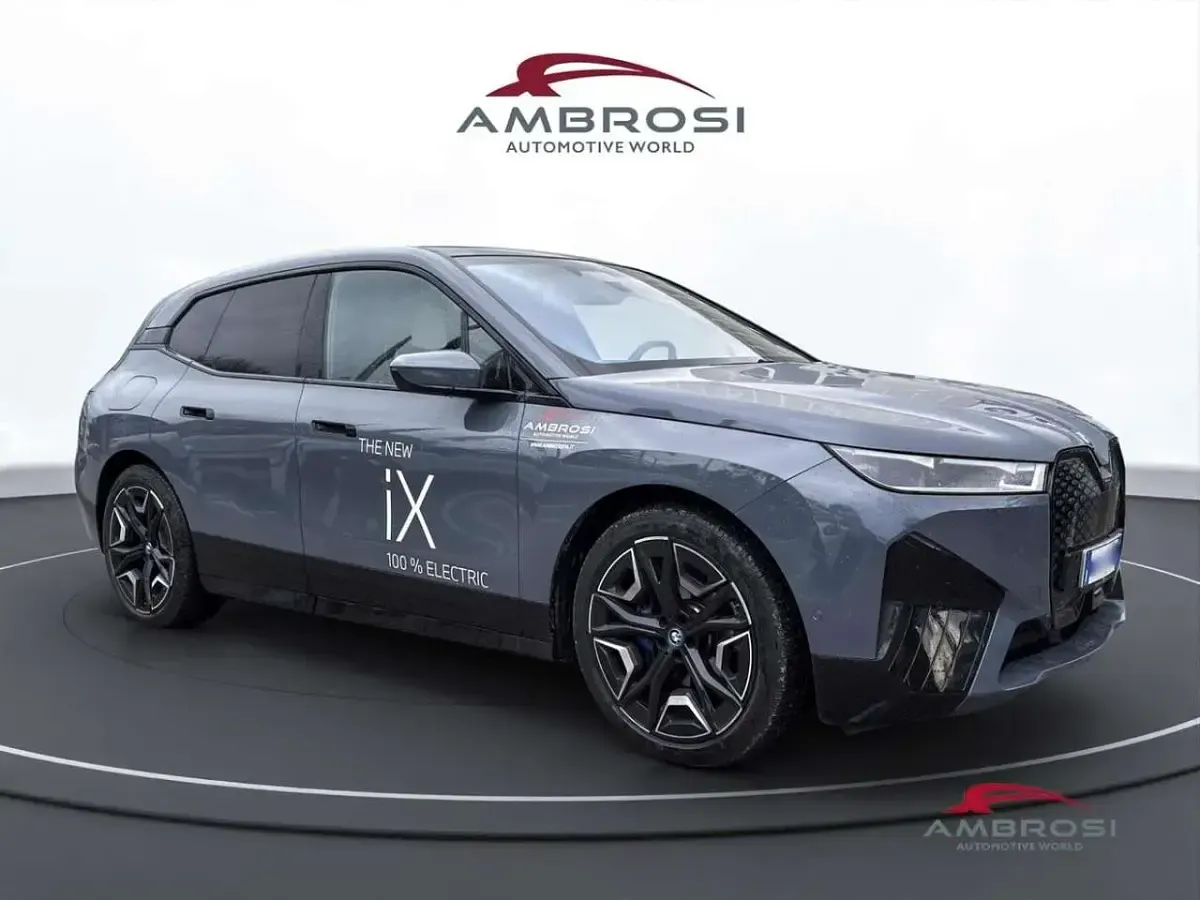 Usata BMW iX 239 kW (326 CV) 2025 Grigio SUV