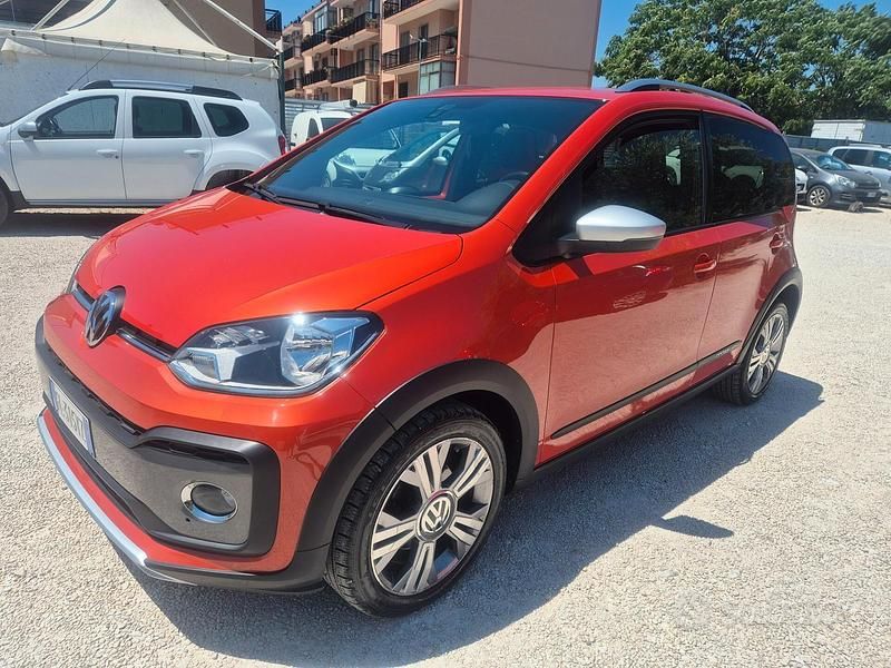 Usata VW up! 89 CV (65 kW) 2025 Arancione Utilitaria