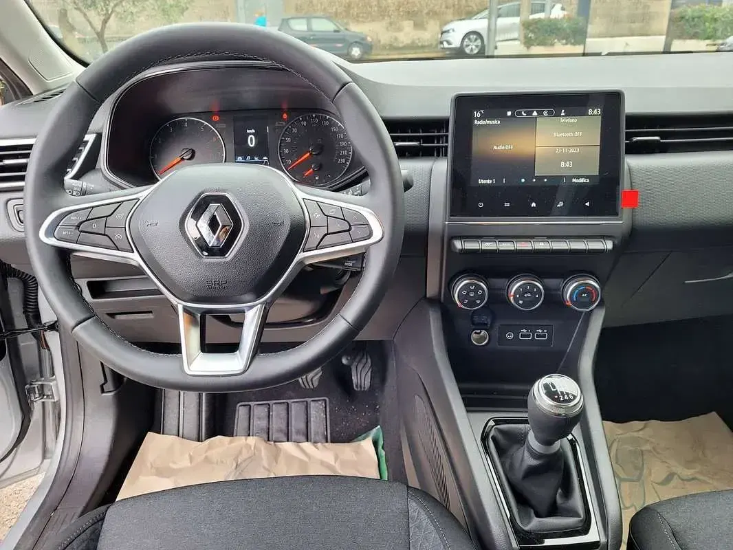 Usata Renault Clio V Equilibre 101 CV (74 kW) 2023 Grigio Berlina
