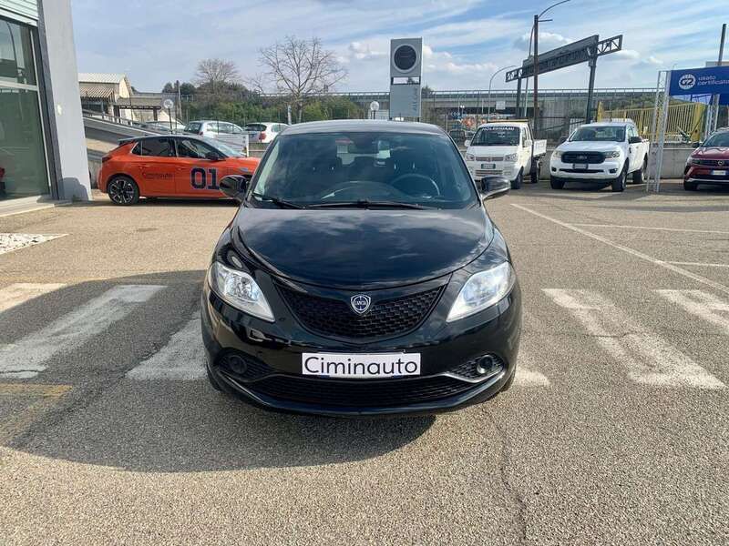Usata Lancia Ypsilon Gold 69 CV (50 kW) 2019 Nero Utilitaria