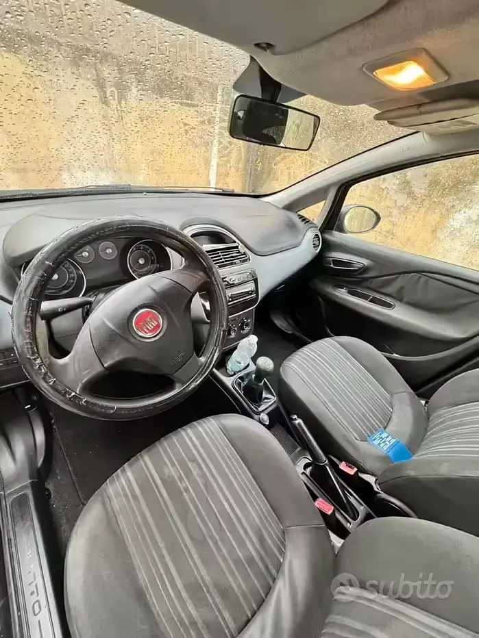 Usado Fiat Punto 75 CV (55 kW) 2010 Negro Utilitario